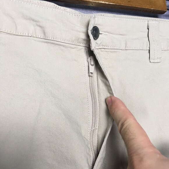 Columbia Mens Tech Shorts size 34 W x 10 L Canvas Cotton Stretch Cream Beige - Picture 5 of 13